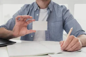 Cartão de visita ainda funciona em 2026l